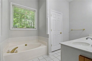 Welcome home to this spacious and well-designed property - photo 16