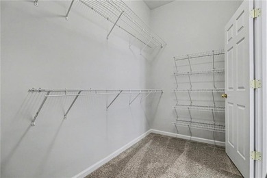 Welcome home to this spacious and well-designed property - photo 17