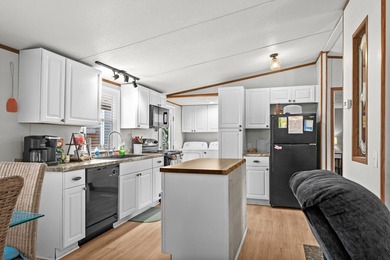 MUST SEE... EXCELLENT LOCATION ON LARGE DOUBLE LOT NEAR THE - photo 23