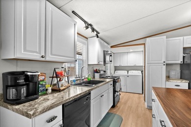 MUST SEE... EXCELLENT LOCATION ON LARGE DOUBLE LOT NEAR THE - photo 26