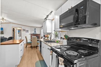 MUST SEE... EXCELLENT LOCATION ON LARGE DOUBLE LOT NEAR THE - photo 28