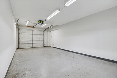 Welcome home to this spacious and well-designed property - photo 28