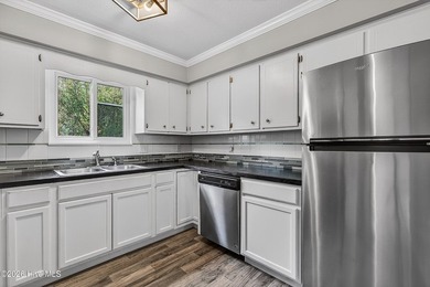 Welcome to 97 Quarterdeck, a charming, well maintained townhome - photo 7