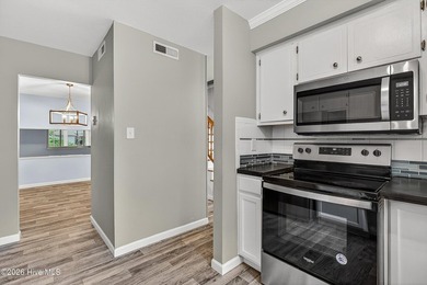 Welcome to 97 Quarterdeck, a charming, well maintained townhome - photo 9