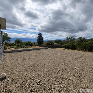 Enjoy stunning mountain views from this beautiful new custom - photo 4