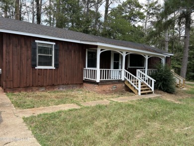 (private lake, pond, creek) Home For Sale in Jackson Mississippi