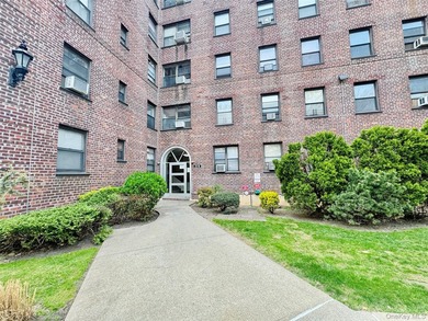 Welcome to a Spacious and well-maintained two-bedroom co-op - photo 1