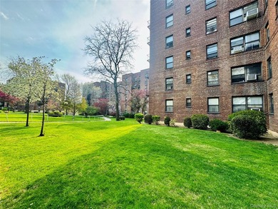 Welcome to a Spacious and well-maintained two-bedroom co-op - photo 3