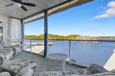 This light-filled condo with three bedrooms and three bathrooms - photo 1