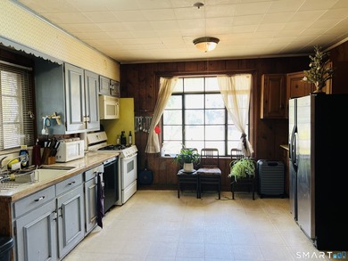 What a terrific, convenient location near beautiful Holly Pond - photo 3