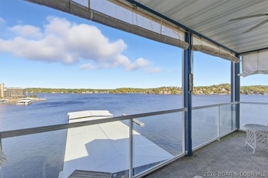 This light-filled condo with three bedrooms and three bathrooms - photo 10