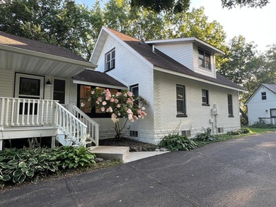 This welcoming Lake Home and Guesthouse sit on 1.53 acres with - photo 2