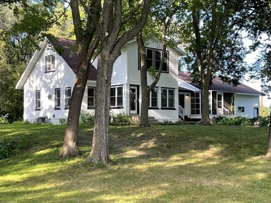 This welcoming Lake Home and Guesthouse sit on 1.53 acres with - photo 3