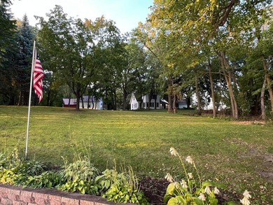This welcoming Lake Home and Guesthouse sit on 1.53 acres with - photo 7