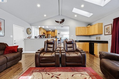 MAJOR Price Improvement! Reduced by $100,000. Exceptional Value! - photo 16