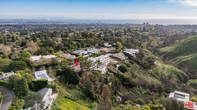 BANK OWNED ocean-view Riviera fixer. Offering one of the most - photo 13