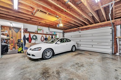 Beautiful Contemporary open floorplan @2,000 finished sq ft - photo 14