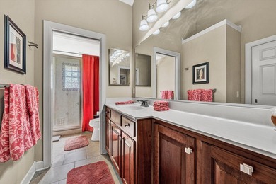 Beautiful Contemporary open floorplan @2,000 finished sq ft - photo 17