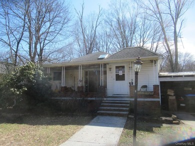 3 Bedroom, 2.5 Bathroom Ranch in V/Greenwood Lake! Sold as-is - photo 4