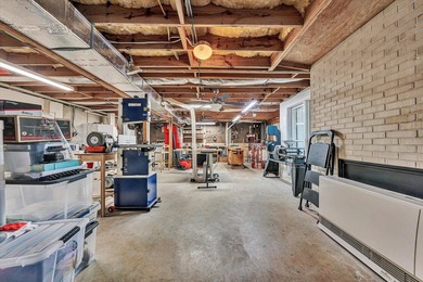 Beautiful Contemporary open floorplan @2,000 finished sq ft - photo 24