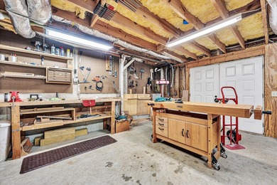 Beautiful Contemporary open floorplan @2,000 finished sq ft - photo 25