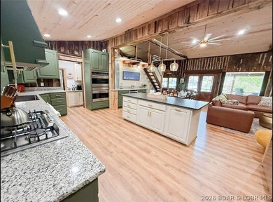 This log cabin dates back to the 1890, is beautiful remodeled - photo 2