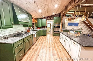 This log cabin dates back to the 1890, is beautiful remodeled - photo 4