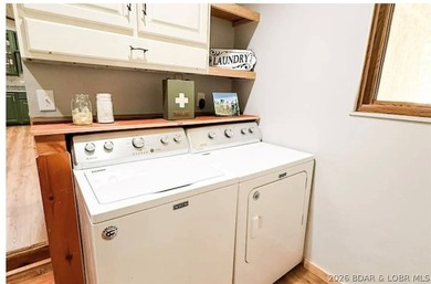 This log cabin dates back to the 1890, is beautiful remodeled - photo 6