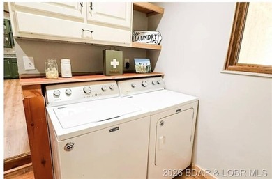 This log cabin dates back to the 1890, is beautiful remodeled - photo 7