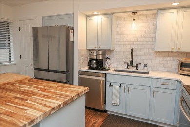 Experience luxury lakefront living in this stunning waterfront - photo 11