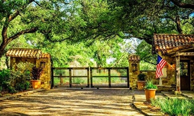 Looking for a rare, nearly one-acre estate-sized lot in - photo 11