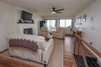 Experience luxury lakefront living in this stunning waterfront - photo 12