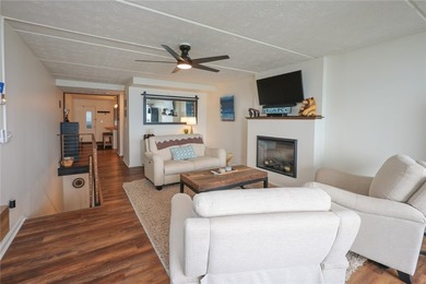 Experience luxury lakefront living in this stunning waterfront - photo 13