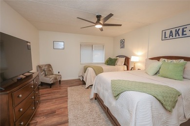 Experience luxury lakefront living in this stunning waterfront - photo 15