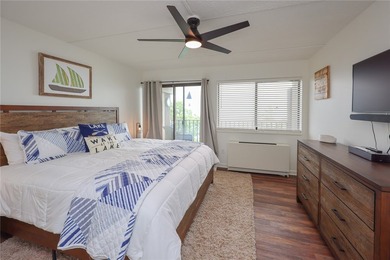 Experience luxury lakefront living in this stunning waterfront - photo 21