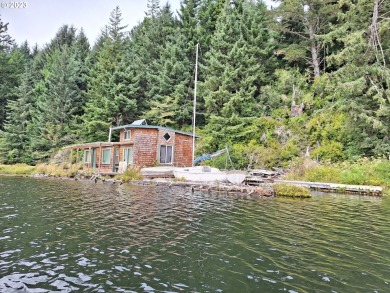 Tahkenitch Lake Home For Sale in Unknown Oregon