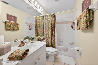 Welcome to this beautifully maintained 3-bedroom, 2-bath home - photo 42
