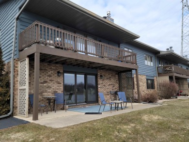 Little Lake Butte des Morts Condo For Sale in Appleton Wisconsin