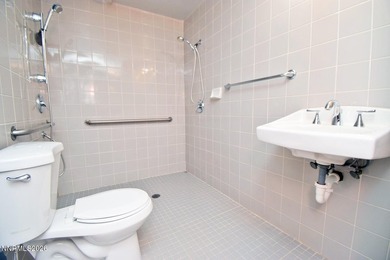 Beautiful single-story home in Sparks!! Large living room - photo 11