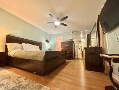 Bright, fully renovated and turnkey 2BR/2.5BA townhome in Lago - photo 12