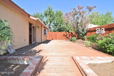 Beautiful single-story home in Sparks!! Large living room - photo 32