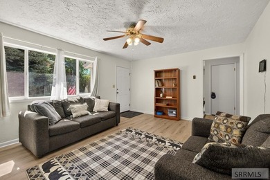 Great home that has been well taken car of. With 4 Bedrooms, 2 - photo 5