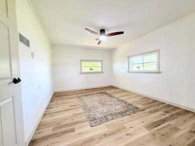 Completely updated sprawling 4 bedroom 2 bath ranch in the - photo 19