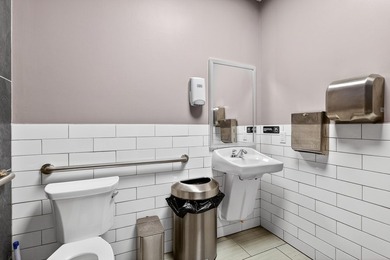 Established Charley's Cheesesteaks & Wings franchise located - photo 31
