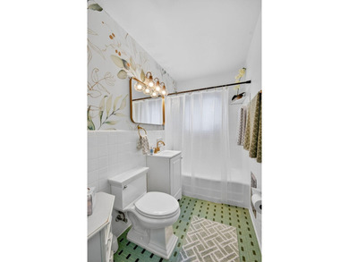 Welcome to this charming single-story residence Great - photo 15
