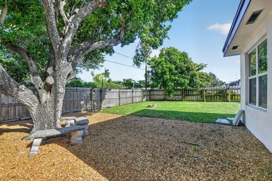 Welcome to this charming single-story residence Great - photo 16
