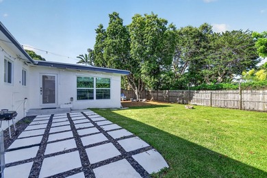 Welcome to this charming single-story residence Great - photo 17