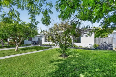 Welcome to this charming single-story residence Great - photo 18