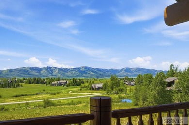 This top-floor Palisades condominium features stunning views of - photo 1