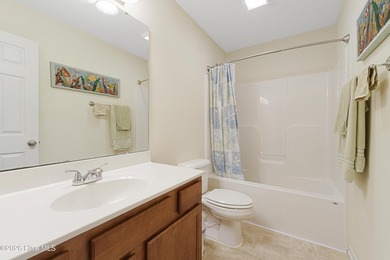 Beautifully updated 3-bedroom, 2.5-bath home with bonus room - photo 22